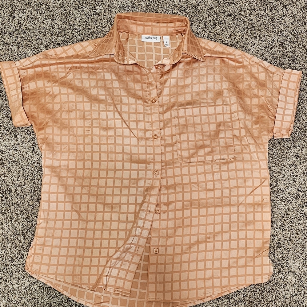 Buckle Peach Grid Short-Sleeve Button-Up Top